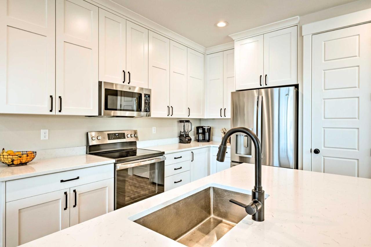 Newly-Built Lakeside Gem With Community Perks! Huntsville Luaran gambar