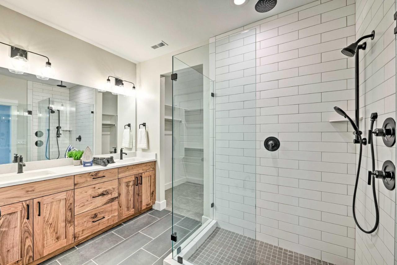 Newly-Built Lakeside Gem With Community Perks! Huntsville Luaran gambar