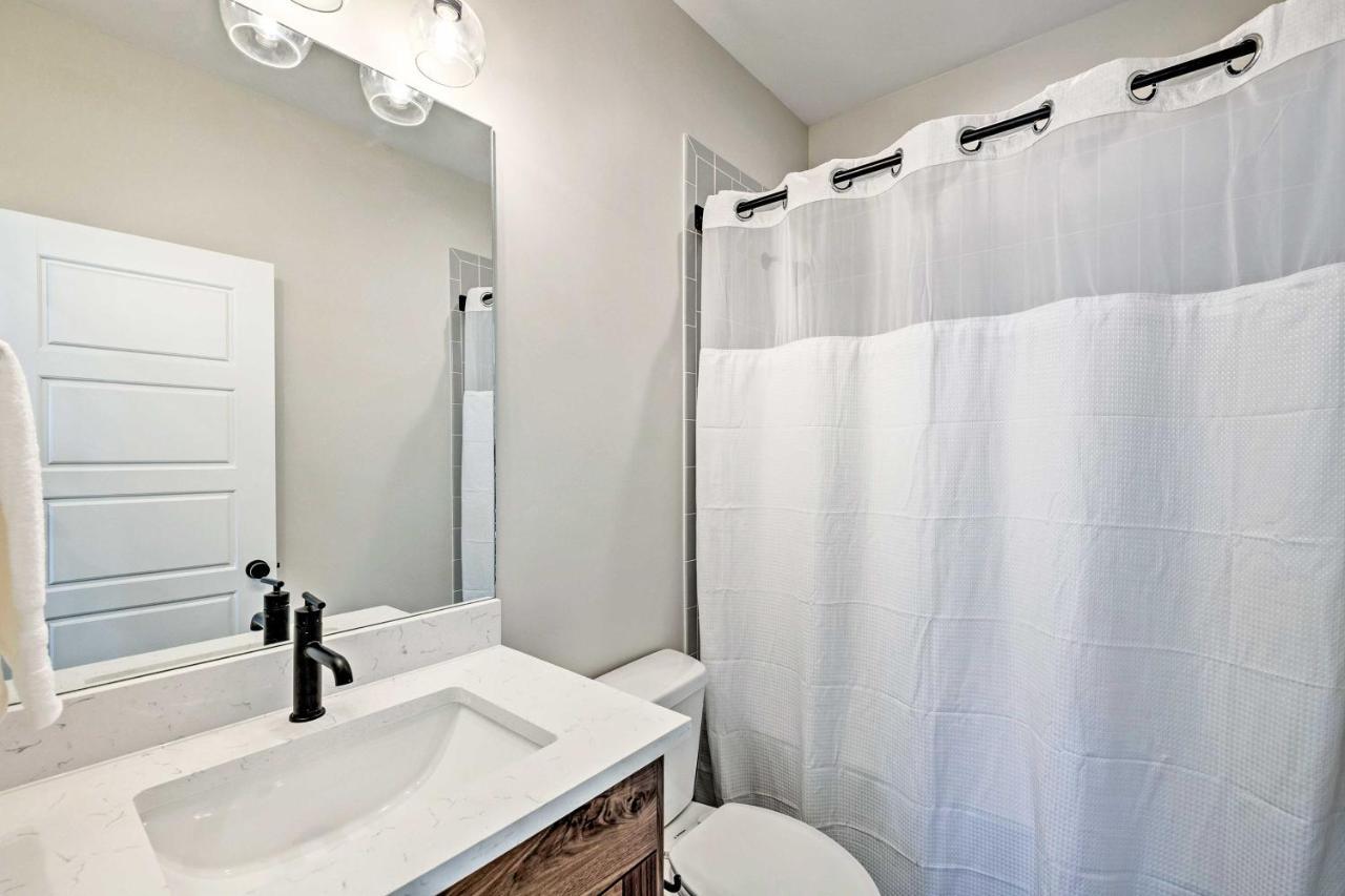 Newly-Built Lakeside Gem With Community Perks! Huntsville Luaran gambar